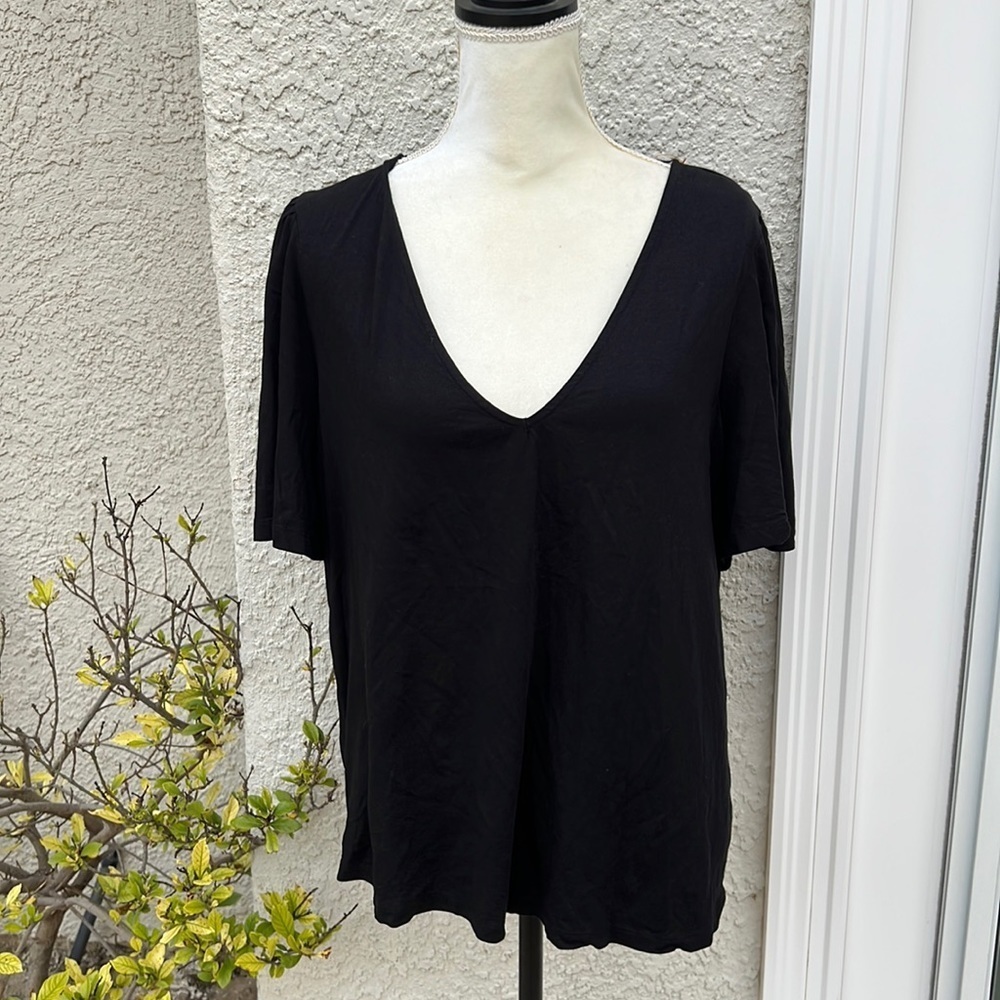 💚Boden Supersoft Flutter Sleeve Black V-Neck Top Women's Size 20/22 - Picture 1 of 9